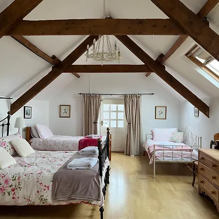 Ancaire Kilbronogue. * Schull